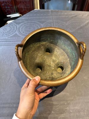 A large Chinese bronze tripod censer with two handles, 19th C. — photo 5