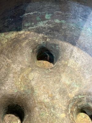 A large Chinese bronze tripod censer with two handles, 19th C. — photo 6