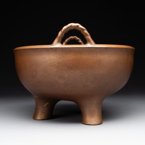 A large Chinese bronze tripod censer with two handles, 19th C. — photo 5