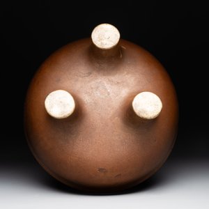 A large Chinese bronze tripod censer with two handles, 19th C. — photo 7
