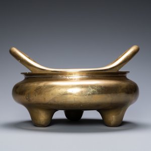 A large Chinese bronze tripod censer, Xuande mark with inscription, 17/18th C. — 照片 3