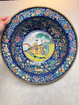 A large Chinese Canton enamel basin and jug with narrative design, early 19th C. — photo 16