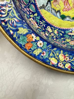 A large Chinese Canton enamel basin and jug with narrative design, early 19th C. — photo 17