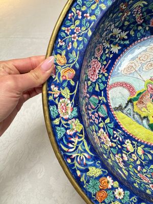 A large Chinese Canton enamel basin and jug with narrative design, early 19th C. — photo 18