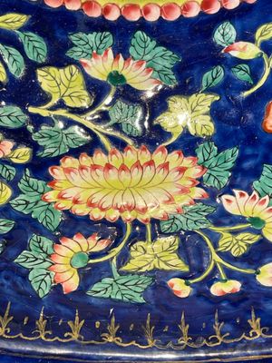 A large Chinese Canton enamel basin with figures in a landscape — foto 6