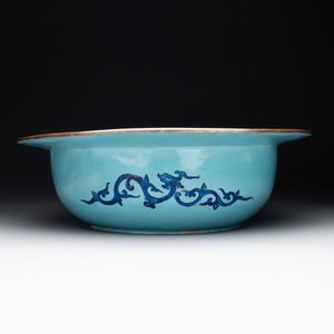 A large Chinese Canton enamel basin with figures in a landscape — foto 3