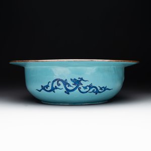 A large Chinese Canton enamel basin with figures in a landscape — foto 5
