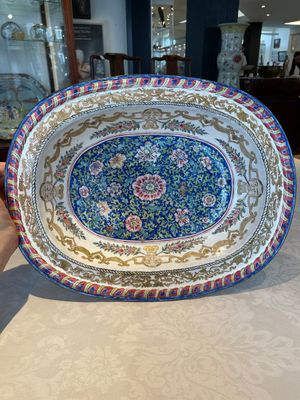 A large Chinese Canton enamel basin with garlands decorated with male heads, Qianlong — photo 1