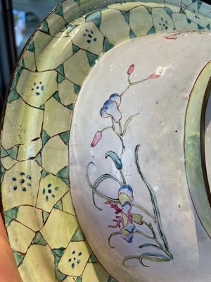 A large Chinese Canton enamel basin with garlands decorated with male heads, Qianlong — photo 9