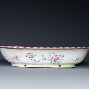 A large Chinese Canton enamel basin with garlands decorated with male heads, Qianlong — photo 6