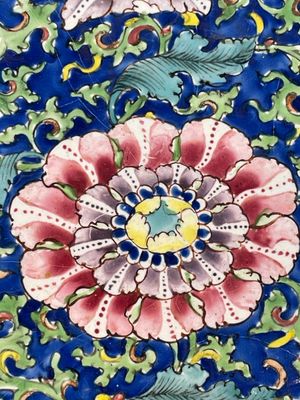 A large Chinese Canton enamel basin with garlands decorated with male heads, Qianlong — 照片 3