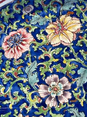 A large Chinese Canton enamel basin with garlands decorated with male heads, Qianlong — 照片 4