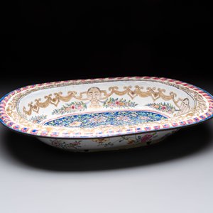 A large Chinese Canton enamel basin with garlands decorated with male heads, Qianlong — 照片 3