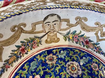 A large Chinese Canton enamel basin with garlands decorated with male heads, Qianlong — 照片 10
