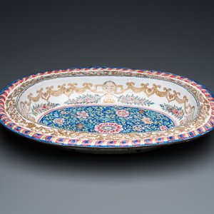 A large Chinese Canton enamel basin with garlands decorated with male heads, Qianlong — 照片 3