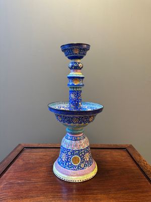 A large Chinese Canton enamel blue-ground 'shou' candlestick, Qianlong/Jiaqing — photo 4