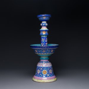 A large Chinese Canton enamel blue-ground 'shou' candlestick, Qianlong/Jiaqing — photo 1