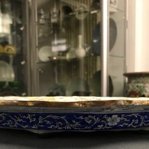 A large Chinese Canton enamel charger with figures in a garden, Yongzheng — photo 14