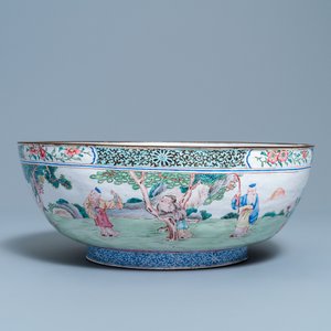 A large Chinese Canton enamel 'scholars' bowl, Yongzheng/Qianlong — photo 4