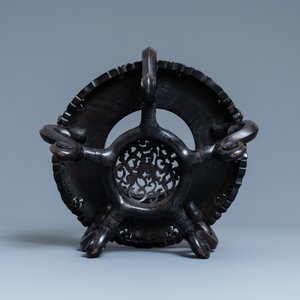 A large Chinese Canton famille rose bowl on wooden stand, 19th C. — photo 11