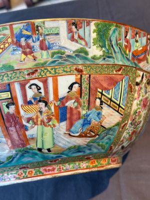 A large Chinese Canton famille rose bowl with a bronze stand, 19th C. — foto 13