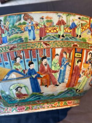 A large Chinese Canton famille rose bowl with a bronze stand, 19th C. — foto 14