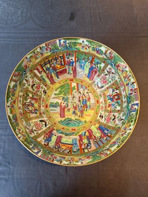 A large Chinese Canton famille rose bowl with a bronze stand, 19th C. — foto 2