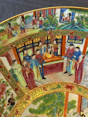 A large Chinese Canton famille rose bowl with a bronze stand, 19th C. — foto 4