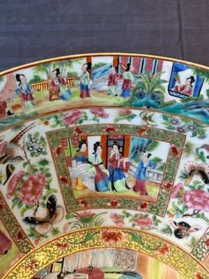 A large Chinese Canton famille rose bowl with a bronze stand, 19th C. — foto 6