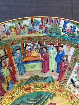 A large Chinese Canton famille rose bowl with a bronze stand, 19th C. — foto 8