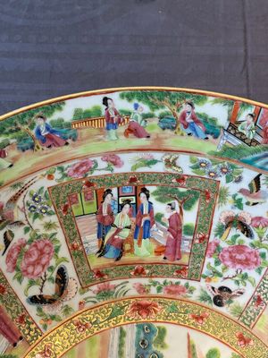 A large Chinese Canton famille rose bowl with a bronze stand, 19th C. — foto 9