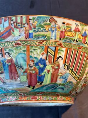 A large Chinese Canton famille rose bowl with a bronze stand, 19th C. — foto 10
