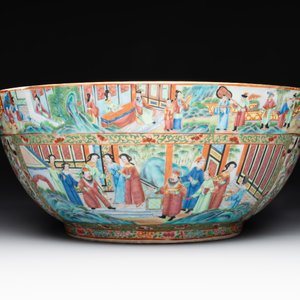 A large Chinese Canton famille rose bowl with a bronze stand, 19th C. — foto 2
