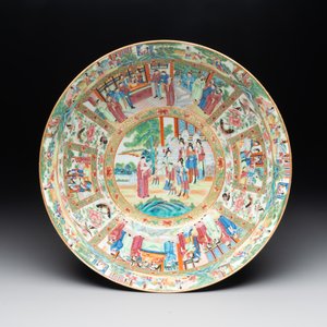 A large Chinese Canton famille rose bowl with a bronze stand, 19th C. — foto 6