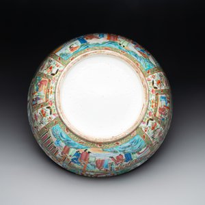 A large Chinese Canton famille rose bowl with a bronze stand, 19th C. — foto 7