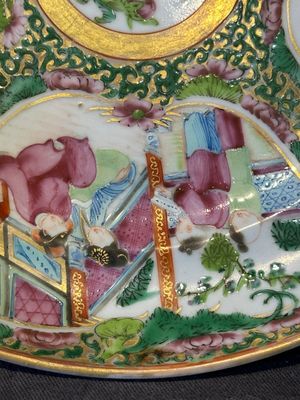 A large Chinese Canton famille rose dish and eight plates, 19th C. — photo 23