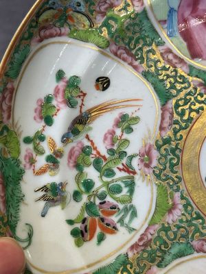 A large Chinese Canton famille rose dish and eight plates, 19th C. — photo 24