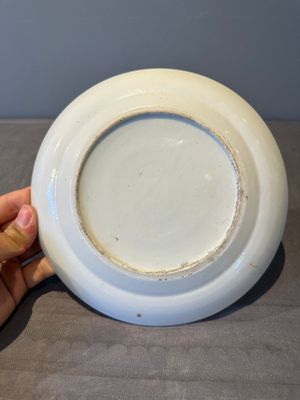 A large Chinese Canton famille rose dish and eight plates, 19th C. — photo 31