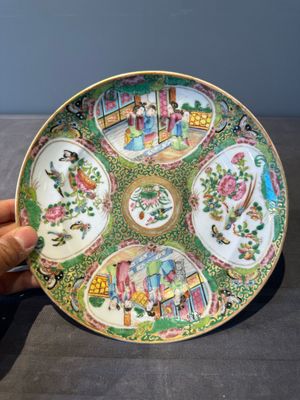 A large Chinese Canton famille rose dish and eight plates, 19th C. — photo 32