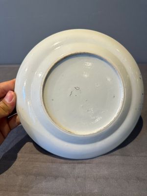A large Chinese Canton famille rose dish and eight plates, 19th C. — photo 33
