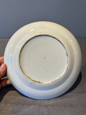 A large Chinese Canton famille rose dish and eight plates, 19th C. — photo 35
