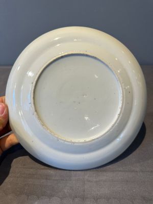 A large Chinese Canton famille rose dish and eight plates, 19th C. — photo 37