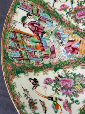 A large Chinese Canton famille rose dish and eight plates, 19th C. — photo 8