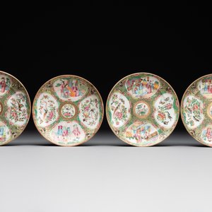 A large Chinese Canton famille rose dish and eight plates, 19th C. — photo 4