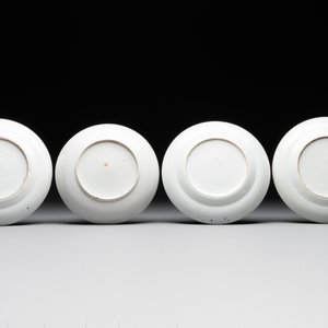 A large Chinese Canton famille rose dish and eight plates, 19th C. — photo 5