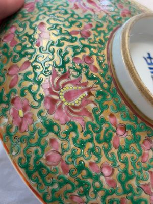 A large Chinese Canton famille rose 'lotus' Bencharong bowl and cover for the Thai market, 19th C. — photo 12