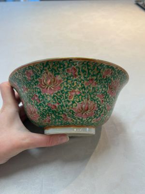 A large Chinese Canton famille rose 'lotus' Bencharong bowl and cover for the Thai market, 19th C. — photo 4