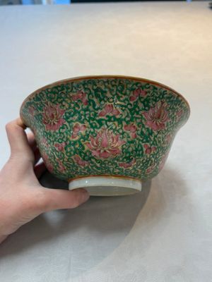 A large Chinese Canton famille rose 'lotus' Bencharong bowl and cover for the Thai market, 19th C. — photo 5