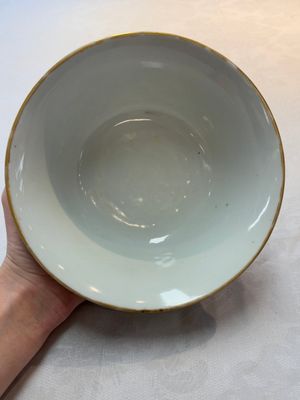A large Chinese Canton famille rose 'lotus' Bencharong bowl and cover for the Thai market, 19th C. — photo 7