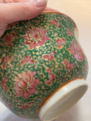 A large Chinese Canton famille rose 'lotus' Bencharong bowl and cover for the Thai market, 19th C. — photo 9